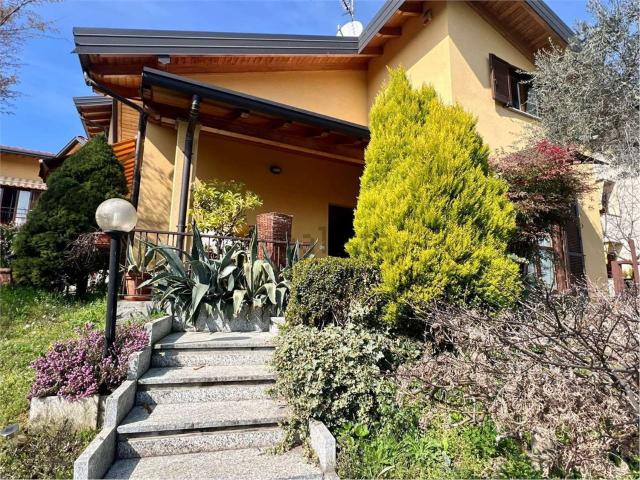 Villetta bifamiliare in vendita di 150 m² in Via Fabio Filzi, 20