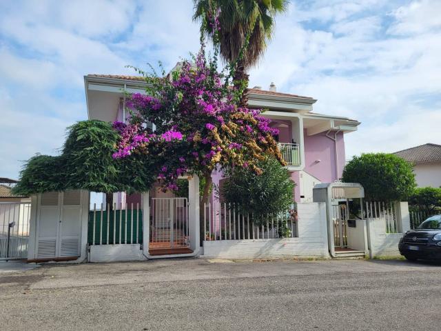 Villetta bifamiliare in vendita di 150 m² in Via Firenze