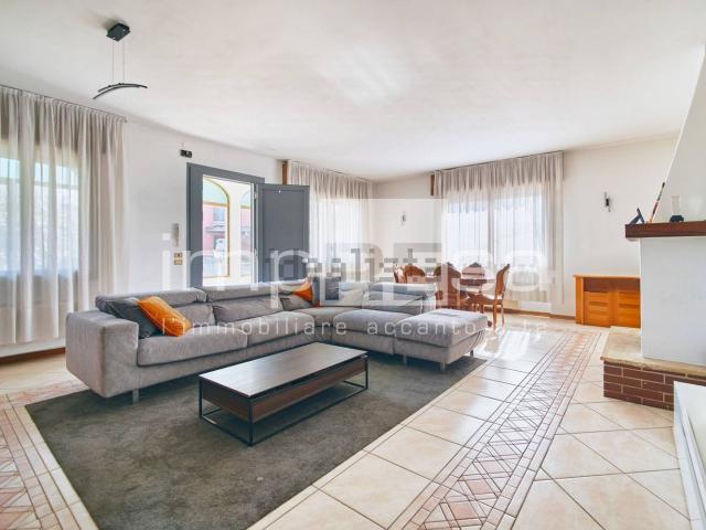 Villetta bifamiliare in vendita di 150 m² in Via Giotto, 3