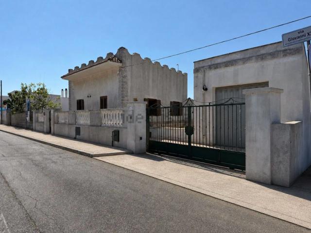 Villetta bifamiliare in vendita di 150 m² in Via Giovanni XXIII, 12