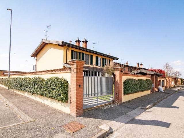 Villetta bifamiliare in vendita di 150 m² in Via Giovanni Paolo II&apos , 1