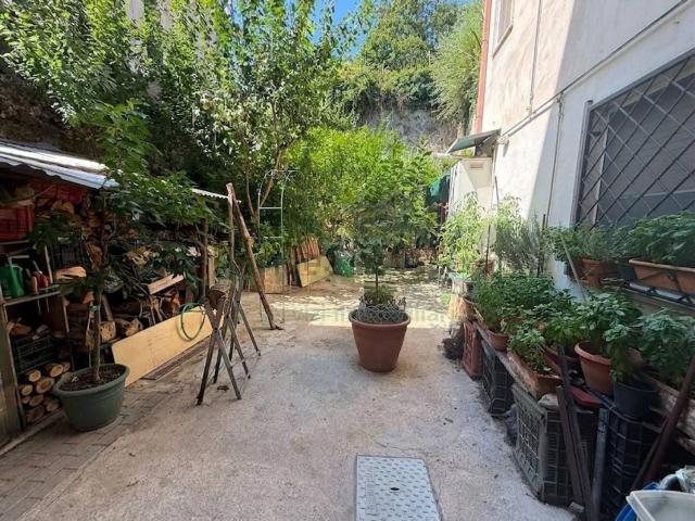 Villetta bifamiliare in vendita di 150 m² in Via Luigi Amabile, 24