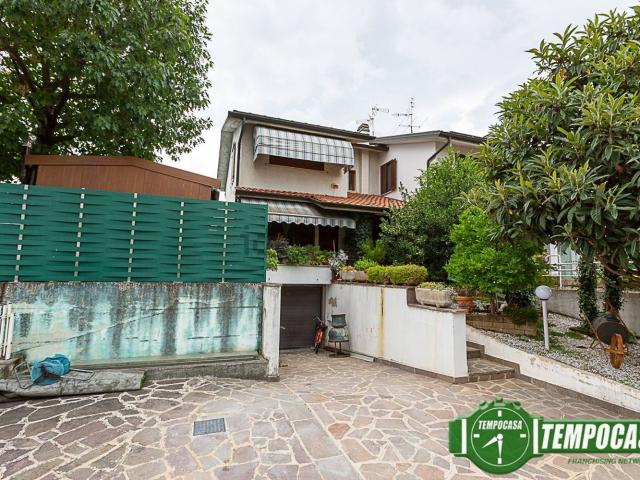 Villetta bifamiliare in vendita di 150 m² in Via Martiri della Libertà