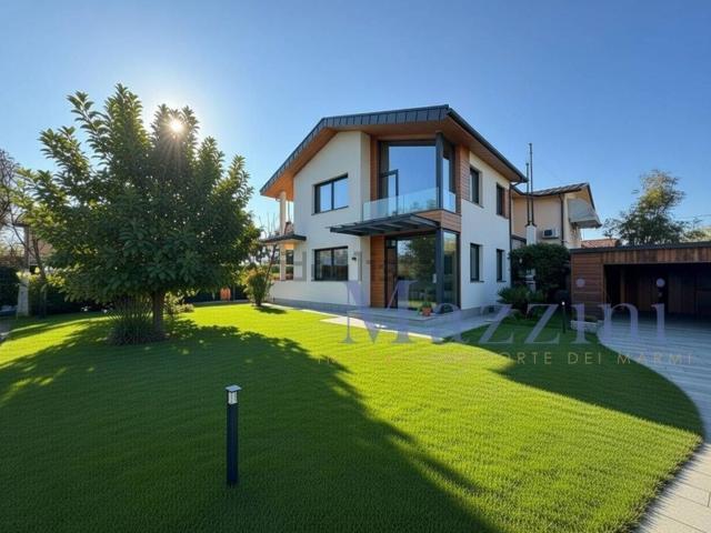 Villetta bifamiliare in vendita di 150 m² in Via Matteo Civitali