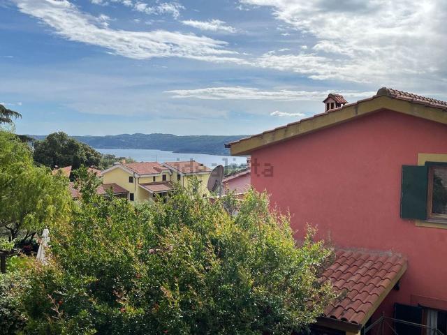 Villetta bifamiliare in vendita di 150 m² in Via Monte Cervino