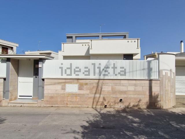 Villetta bifamiliare in vendita di 150 m² in Via Monte D&apos Alba