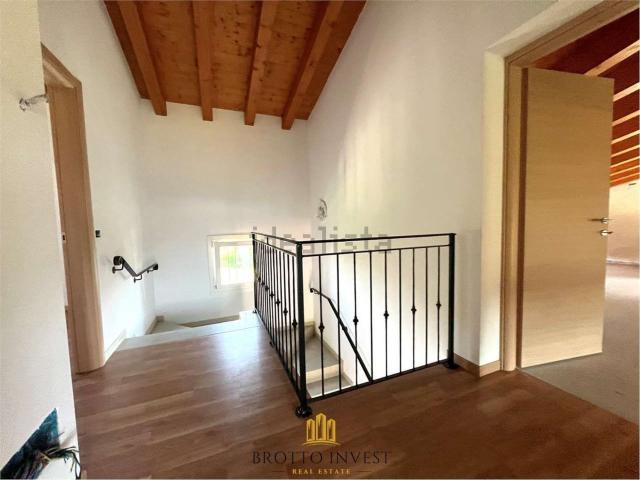 Villetta bifamiliare in vendita di 150 m² in Via Mottinello, 2