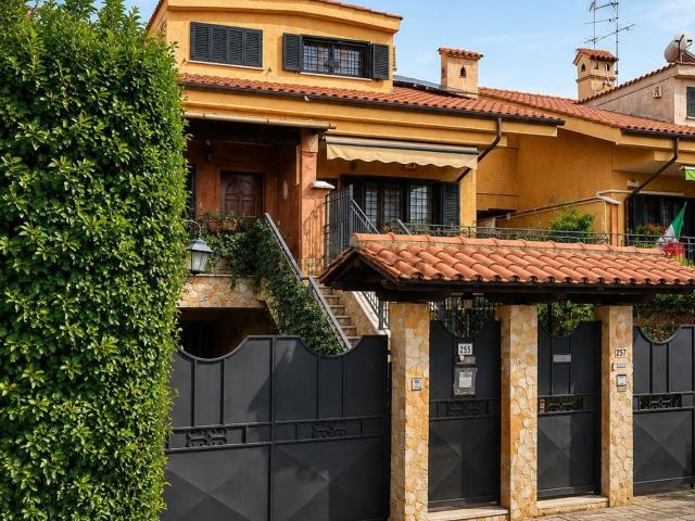 Villetta bifamiliare in vendita di 150 m² in Via Norvegia, 257