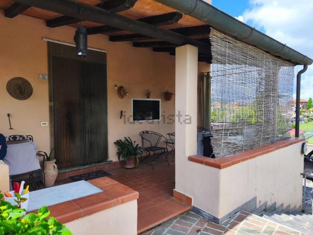 Villetta bifamiliare in vendita di 150 m² in Via Palvotrisia