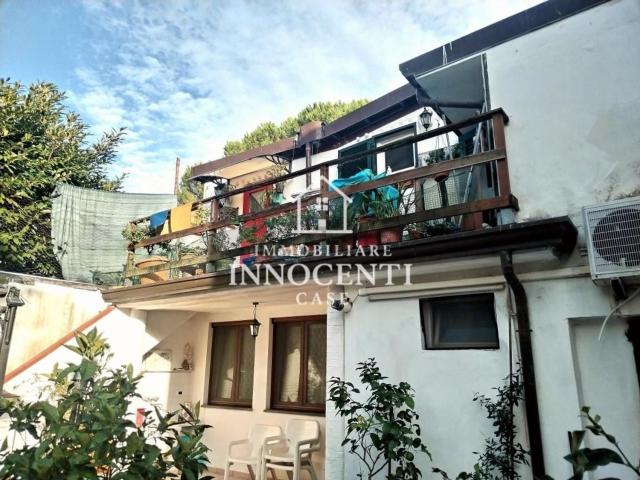 Villetta bifamiliare in vendita di 150 m² in Via Palestro, 54100