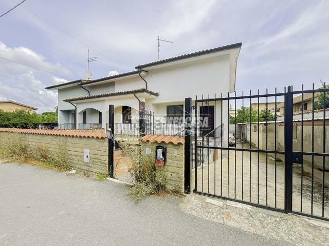 Villetta bifamiliare in vendita di 150 m² in Via Papa Giovanni Paolo I