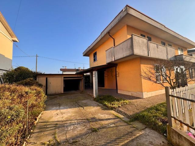 Villetta bifamiliare in vendita di 150 m² in Via Pierdomenico Frattini, 82