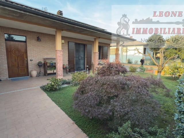 Villetta bifamiliare in vendita di 150 m² in Via Po, 30