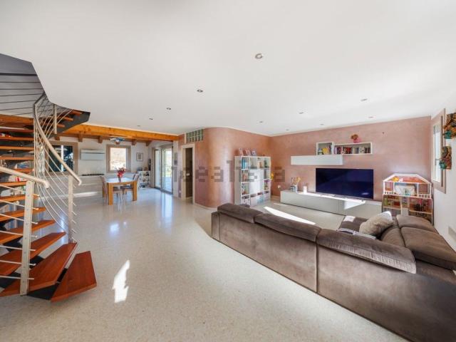Villetta bifamiliare in vendita di 150 m² in Via Rana Cà Mori