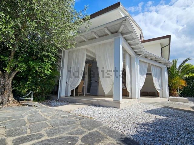 Villetta bifamiliare in vendita di 150 m² in Via Ragazzi del &apos 99