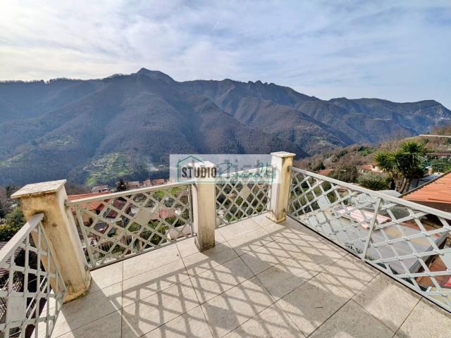 Villetta bifamiliare in vendita di 150 m² in Via Retignano