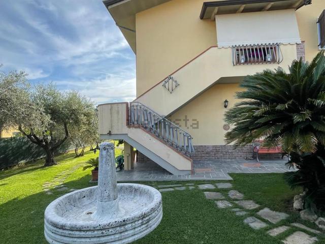 Villetta bifamiliare in vendita di 150 m² in Via Romagnano