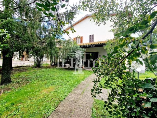 Villetta bifamiliare in vendita di 150 m² in Via San Paolo, 50013