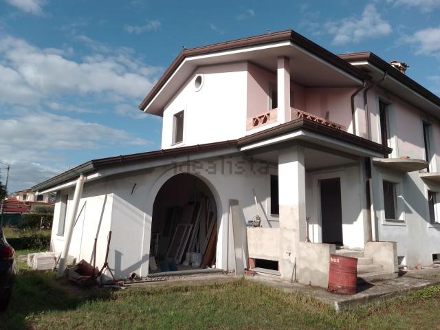 Villetta bifamiliare in vendita di 150 m² in Via Sarzanese