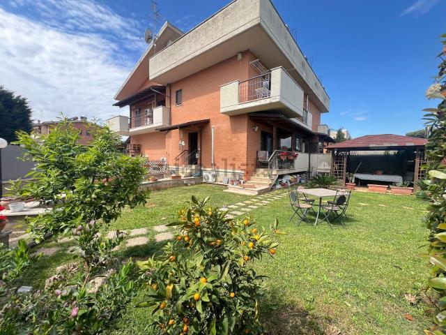 Villetta bifamiliare in vendita di 150 m² in Via Sibilla Aleramo, 15
