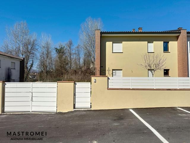 Villetta bifamiliare in vendita di 150 m² in Viale Dezza, 10