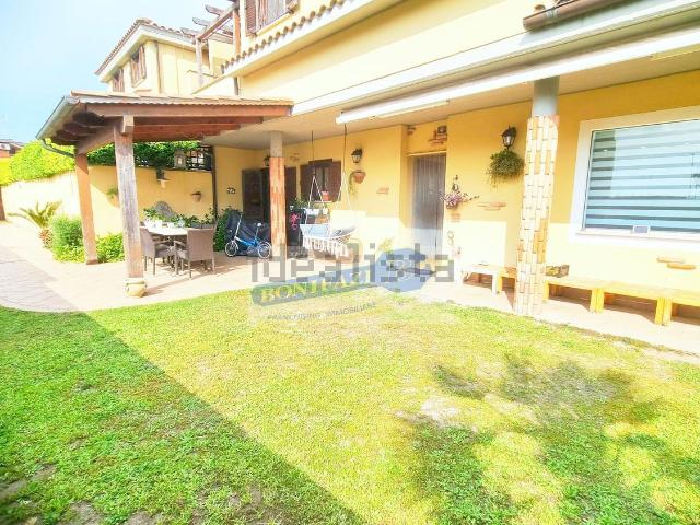 Villetta bifamiliare in vendita di 150 m² in Viale Florida