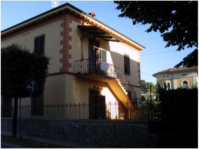Villetta bifamiliare in vendita di 150 m² in Viale Giovanni Pascoli