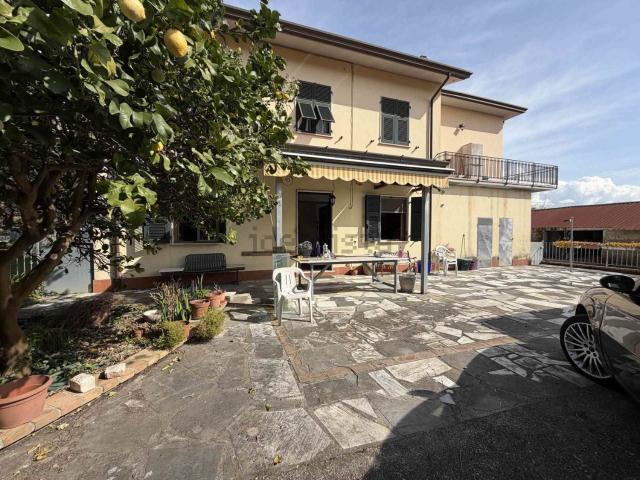 Villetta bifamiliare in vendita di 150 m²