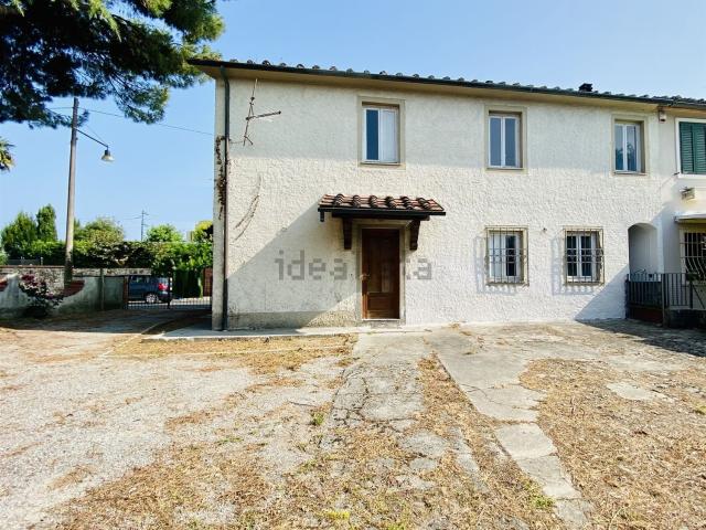 Villetta bifamiliare in vendita di 151 m² in Via dei Guerri, 33