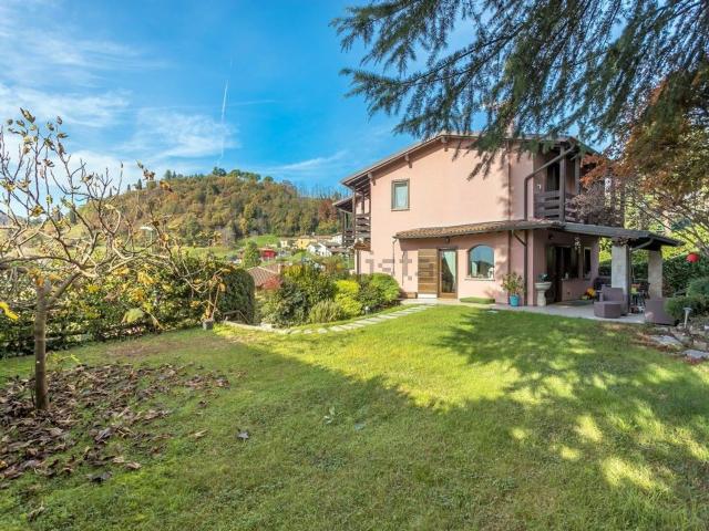 Villetta bifamiliare in vendita di 151 m² in Via Gennaro Sora