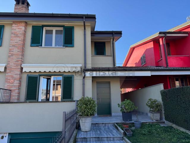 Villetta bifamiliare in vendita di 151 m² in Via Indipendenza