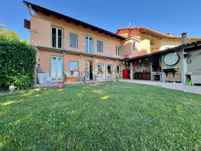 Villetta bifamiliare in vendita di 151 m² in Via Salvo D&apos Acquisto, 33