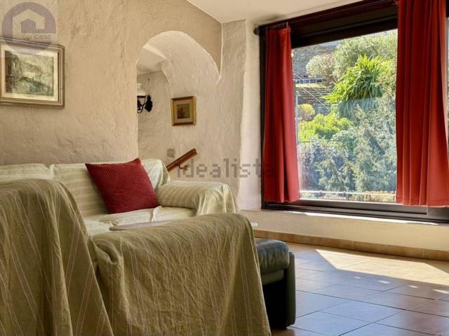 Villetta bifamiliare in vendita di 152 m² in Via Acquasanta, 44