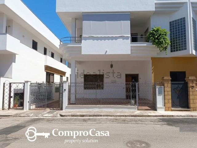 Villetta bifamiliare in vendita di 152 m² in Via Fratelli Kennedy, 16
