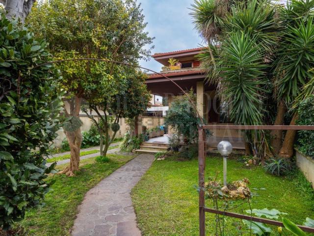 Villetta bifamiliare in vendita di 152 m² in Via Gais, 19