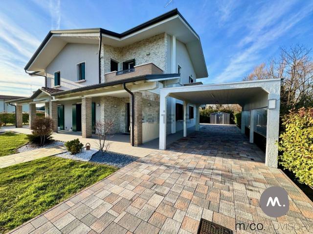 Villetta bifamiliare in vendita di 152 m² in Via Guaianette