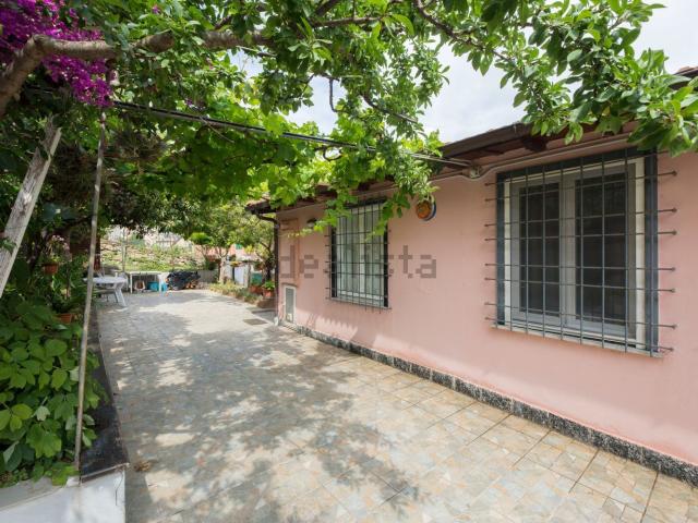 Villetta bifamiliare in vendita di 157 m² in Salita Preli