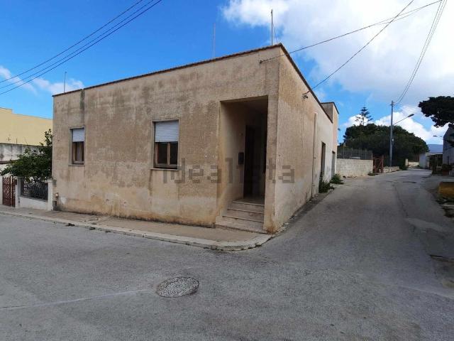 Villetta bifamiliare in vendita di 157 m² in Via Massaua