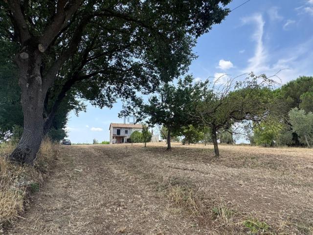 Villetta bifamiliare in vendita di 154 m² in Strada Provinciale Verentana