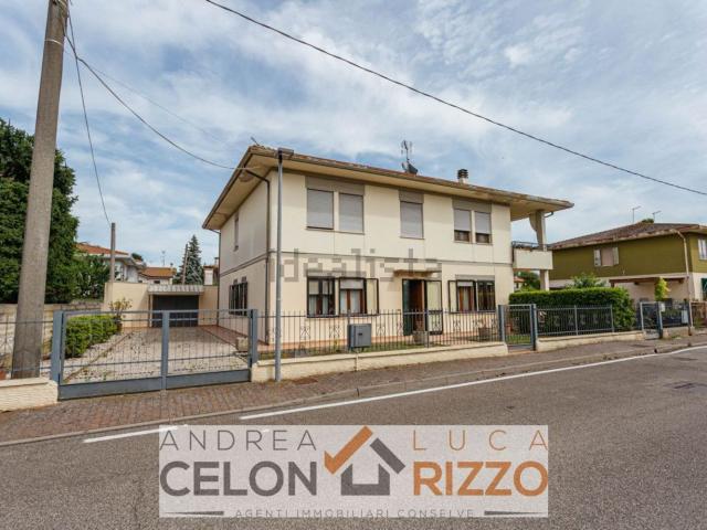 Villetta bifamiliare in vendita di 154 m² in Via Fratelli Cervi