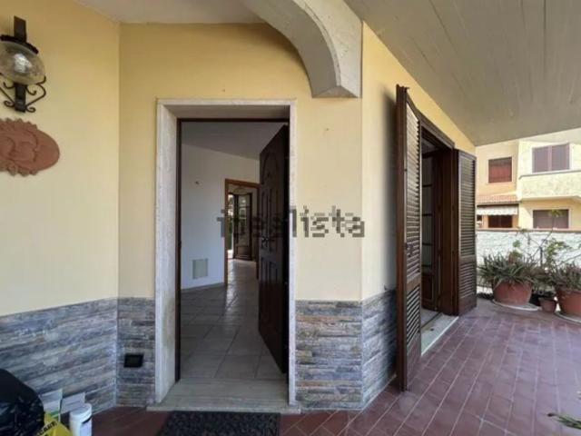 Villetta bifamiliare in vendita di 154 m² in Via Giosue Carducci