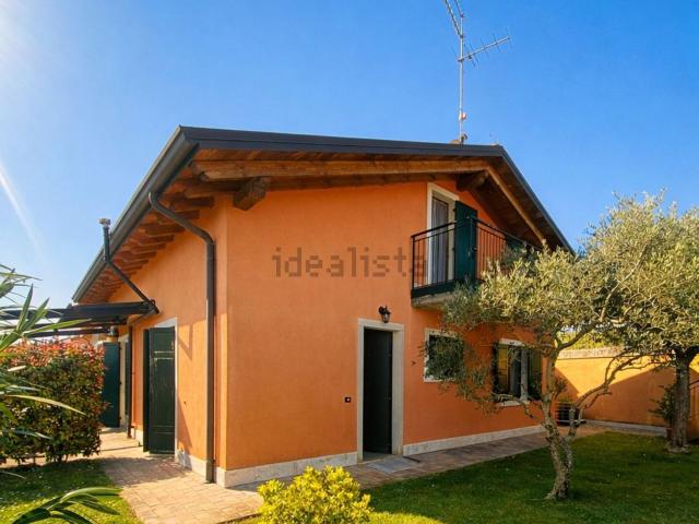 Villetta bifamiliare in vendita di 154 m² in Via Monte Perez, 10