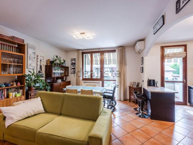 Villetta bifamiliare in vendita di 155 m² in Via Terracini Umberto