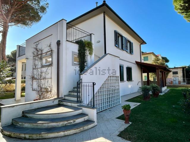 Villetta bifamiliare in vendita di 155 m² in Via Vittorio Bottego