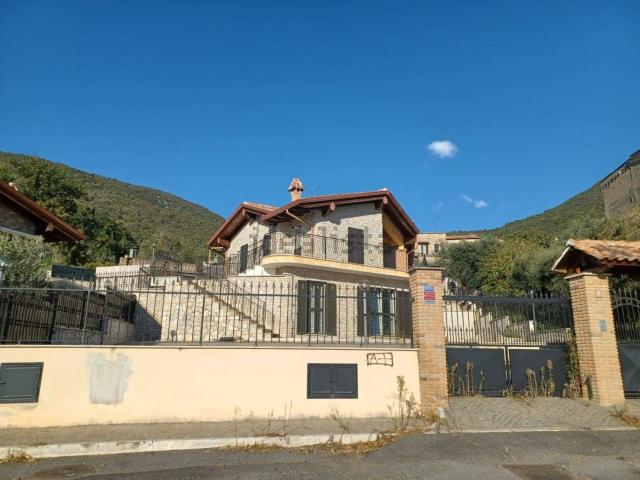 Villetta bifamiliare in vendita di 155 m² in Via Antonio Gramsci, 10