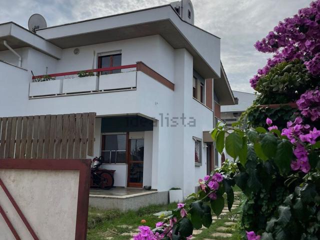 Villetta bifamiliare in vendita di 155 m² in Via dei Lecci