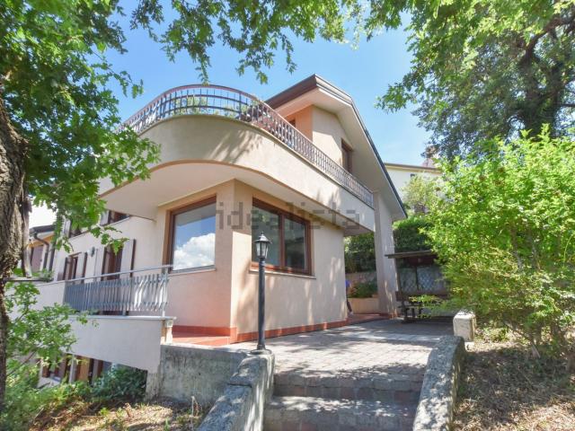 Villetta bifamiliare in vendita di 155 m² in Via del Serbatoio