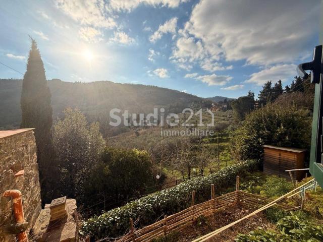 Villetta bifamiliare in vendita di 155 m² in Via G. Pastore
