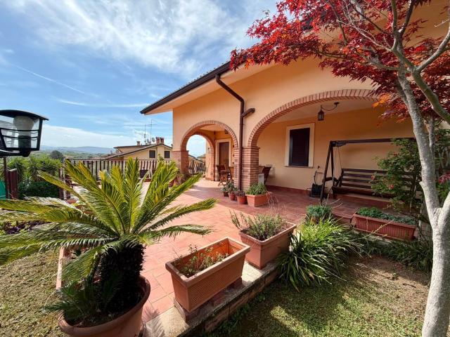 Villetta bifamiliare in vendita di 155 m² in Via Leonardo da Vinci, 4