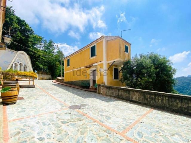Villetta bifamiliare in vendita di 155 m² in Via Michele Bianchi
